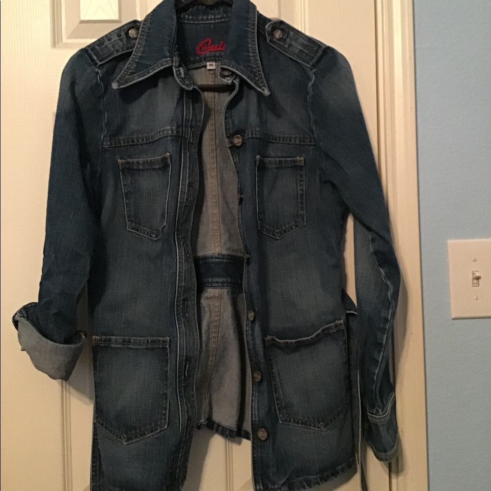 Vintage style jean jacket, blue cult belt attached